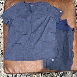 XL Women’s Buttersoft Stretch Scrub Set